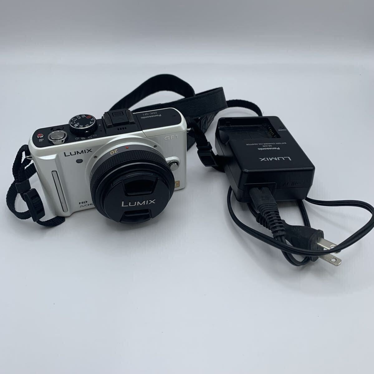 d10 Panasonic LUMIX DMC-GF1 LUMIX G 20mm F1.7 ASPH. (H-H020) 白 パナソニック レンズ ミラーレス一眼 充電器付き 通電確認済 現状品