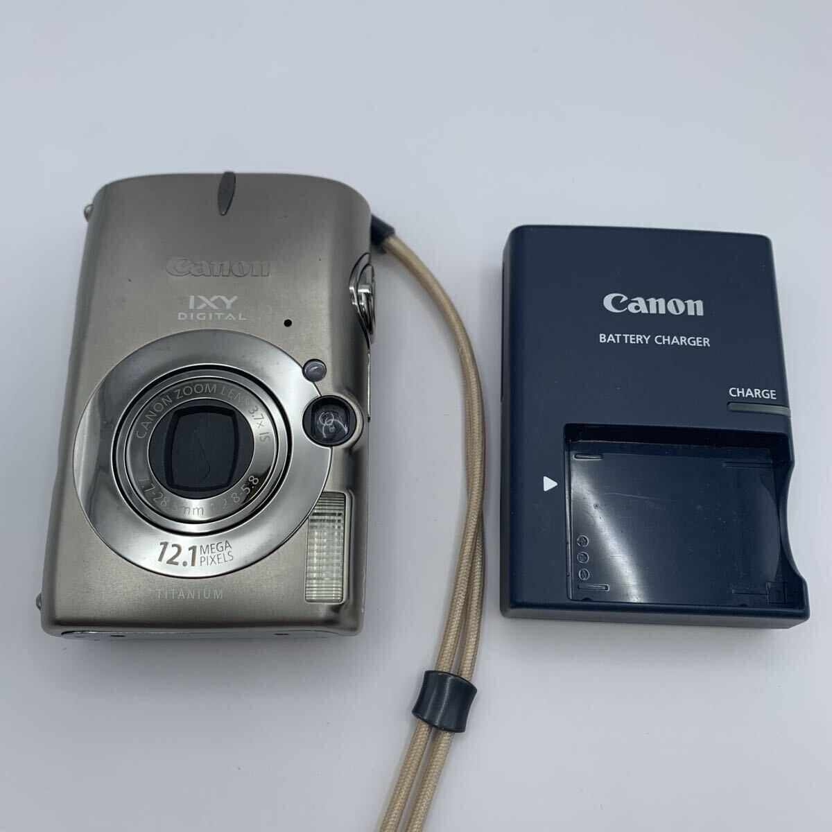 kt07 Canon キャノン IXY イクシー DIGITAL 2000 IS シルバー 1210万画素 デジカメ 充電器 キャノン コンデジ レトロ 通電確認済 現状品