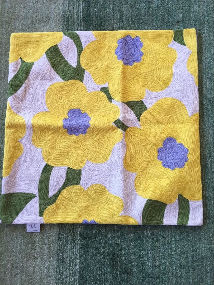 ネコポス発送【シビラ】カラダス 刺繍 クッションカバー 45×45 イエロー【羽毛布団　枕　シビラカバー　ダウンケット出品中です】