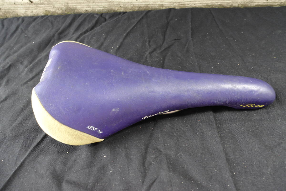 ★　セライタリア　フライトチタニウム　SELLE ITALIA FLITE TITANIUM サドル　ブルー×イエロー　★