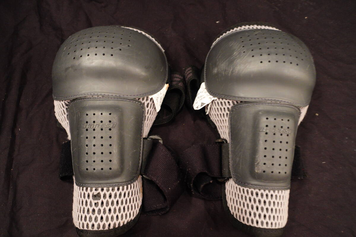 ★　DAINESE　ニーパッド　MTB　スノーボード　ダイネーゼ　★