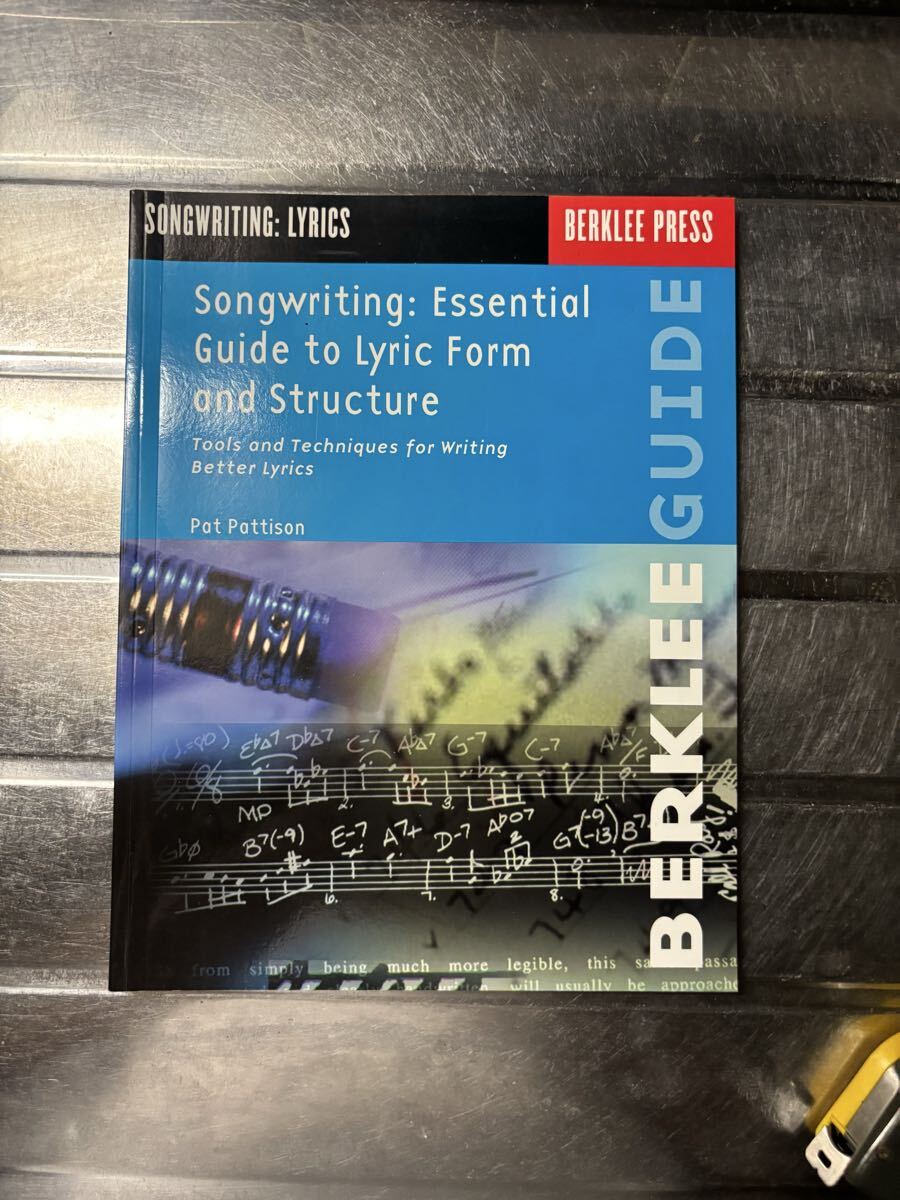 音楽洋書　Songwriting: Essential Guide to Lyric Form and Structure by Pat Pattison バークリー本