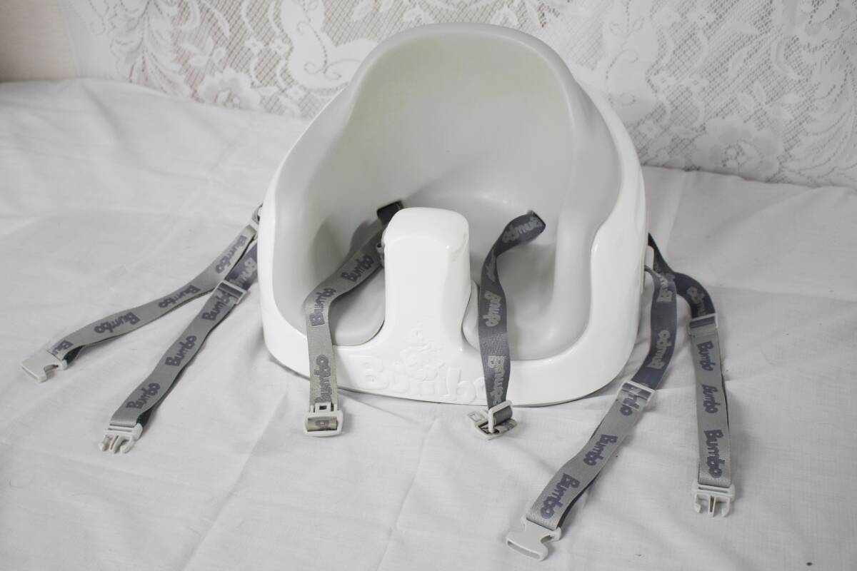 (1999) 中古現状品 Bumbo バンボ マルチシート クールグレー テーブル付き ベルト付き 赤ちゃん用品 チェア ※状態画像要確認