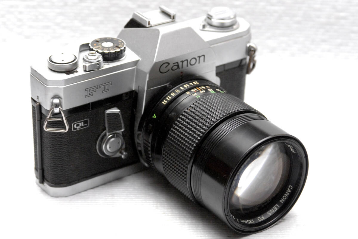 Canon キャノン 昔の高級一眼レフカメラ FTボディ +（純正135mm高級レンズ1:2.8付）希少品 