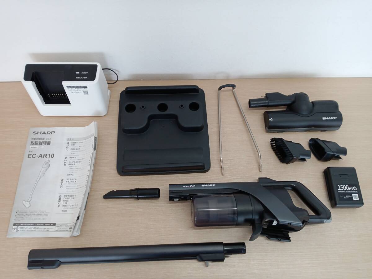 【BE-7010】SHARP　シャープ　EC-AR10-B　2024年製　コードレススティック　クリーナー　掃除機　通電確認済　簡易清掃済