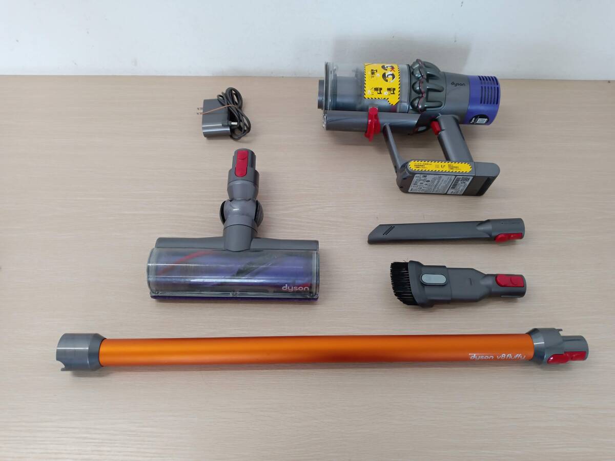 【BE-6935】dyson　ダイソン　SV12　Ｖ10　コードレスクリーナー　掃除機　通電確認済　簡易掃除済