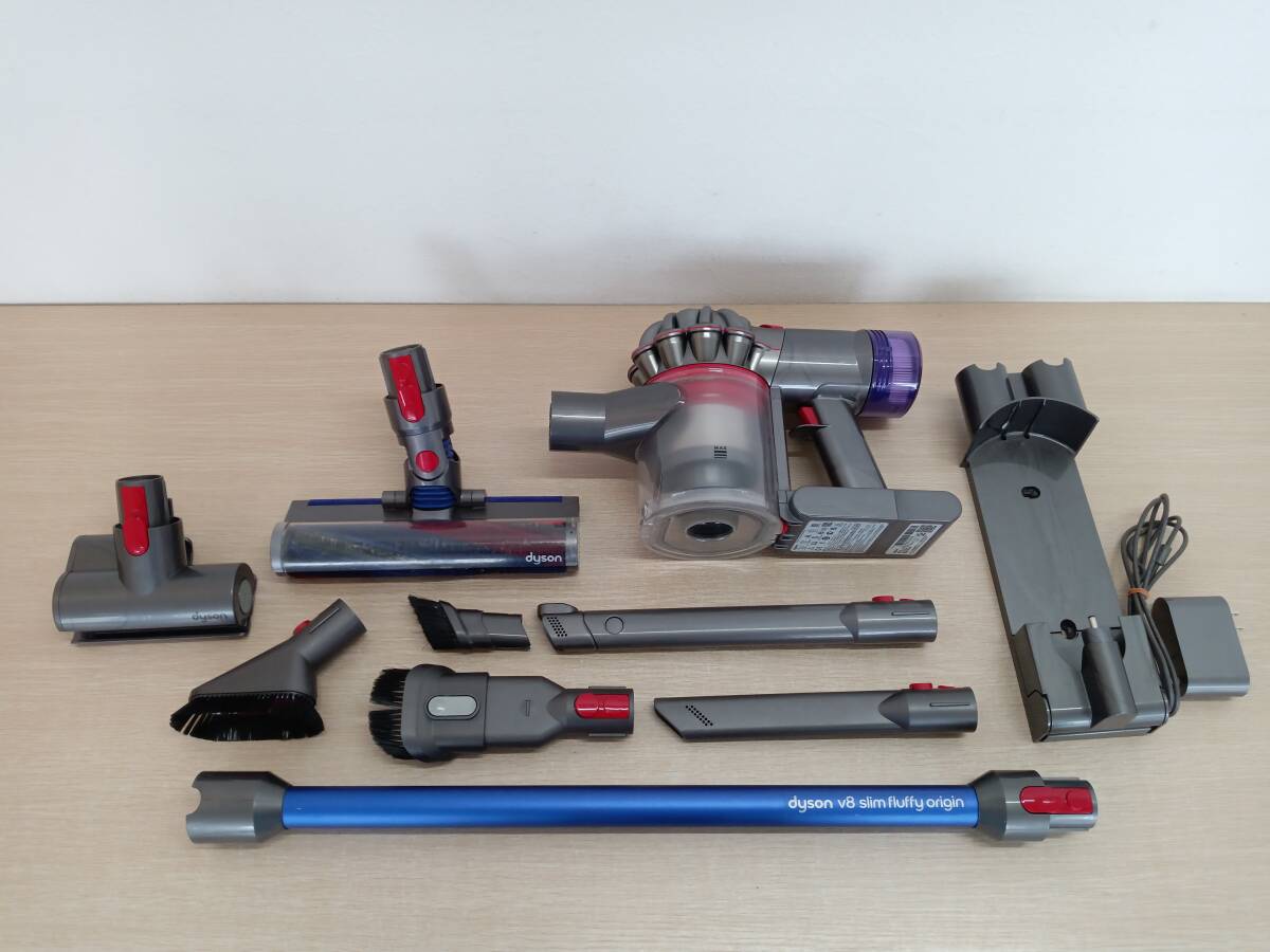 【BE-7073】dyson　ダイソン　SV10K　V8 Slim Fluffy　コードレスクリーナー　掃除機　通電確認済　簡易清掃済