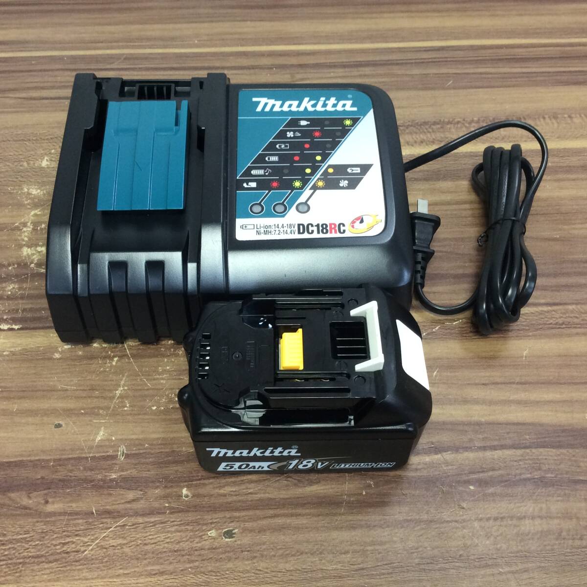 【AH-15353】未使用品 makita マキタ 18V 5.0Ah リチウムイオンバッテリ 7.2V-18V 急速充電器 セット BL1850B DC18RC Ｔ 箱無し/輸入品