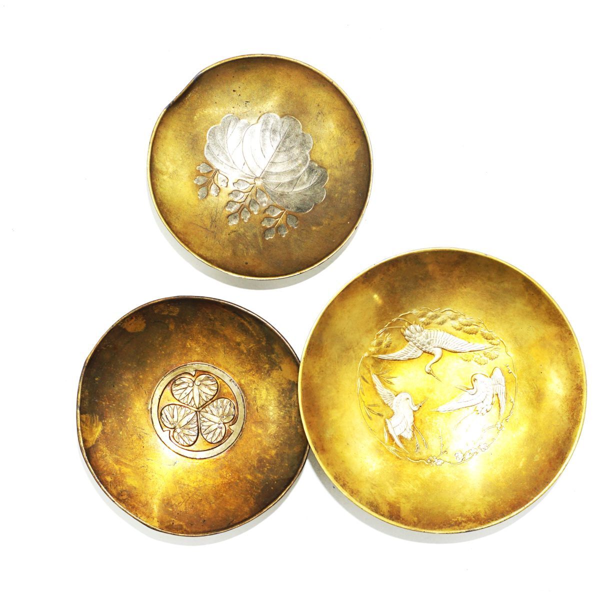 【中古品】刻印なし 三つ葉葵紋 金杯 盃 酒盃 酒器 徳川家 家紋 銀杯 徳川葵 無銘 骨董 アンティーク【盃3杯セット】