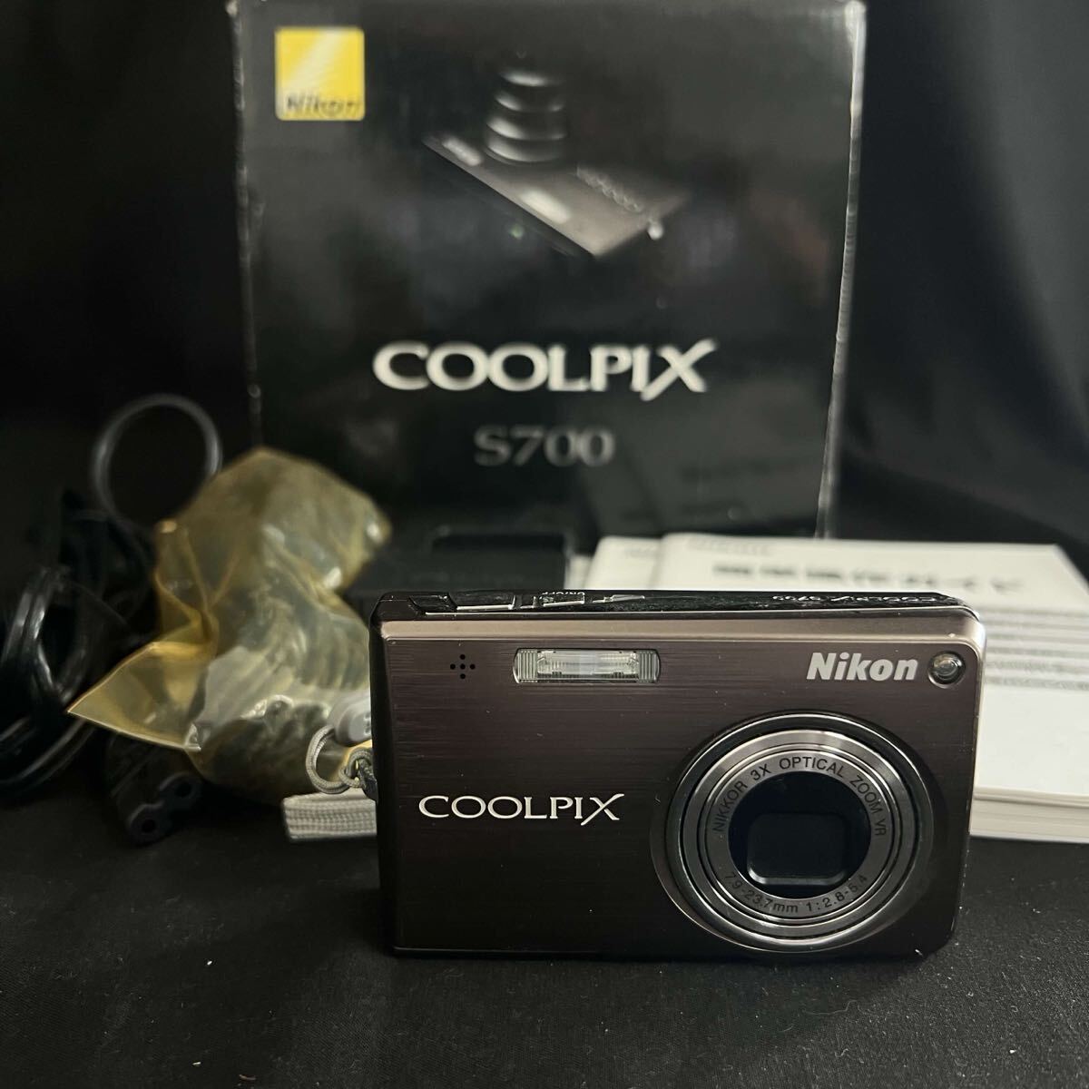 R 【箱付/動作品】Nikon coolpix s700 ニコン クールピクス コンパクト デジタルカメラ バッテリー/充電器/取り扱い説明書付 R26080333