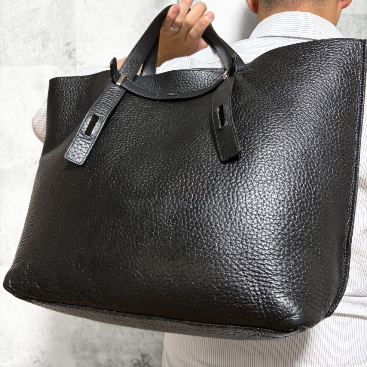 希少/入手困難◎ フルラ FURLA メンズ A4収納 大容量 ビジネス 肩掛け ジョーヴェ トートバッグ レザー 本革 ブラック×ネイビー 黒