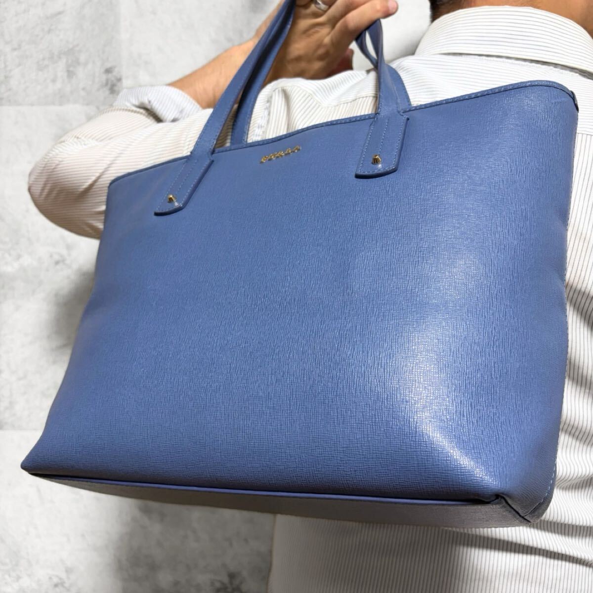 美品/希少カラー◎ フルラ FURLA メンズ A4収納 ビジネス 肩掛け トートバッグ ロゴ金具 レザー 本革 青 ブルー系 入手困難◎