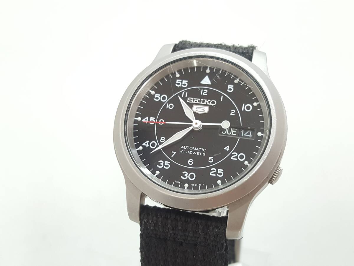 SEIKO セイコー SEIKO 5 セイコーファイブ 7S26-02J0 21石 自動巻き 腕時計/作動中/黒文字盤/デイデイト/裏スケ/AUTOMATIC /01YZ081001