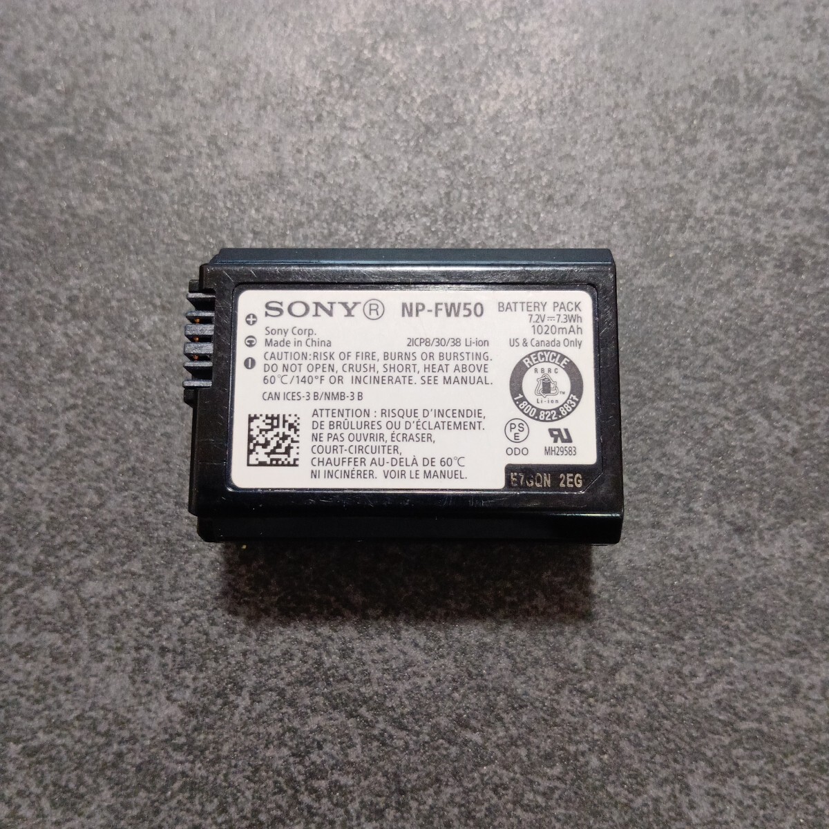 美品【動作確認済】送料無料　SONY NP-FW50 純正バッテリー ソニー　　　P26