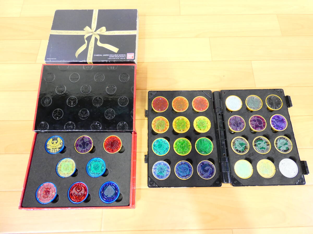 (S)◎バンダイ 仮面ライダーオーズ DXオーメダル コンボ＆ホルダー＆特装版EXセレクションセット おまけ付き まとめて 約1.1㎏ ＠60(7)