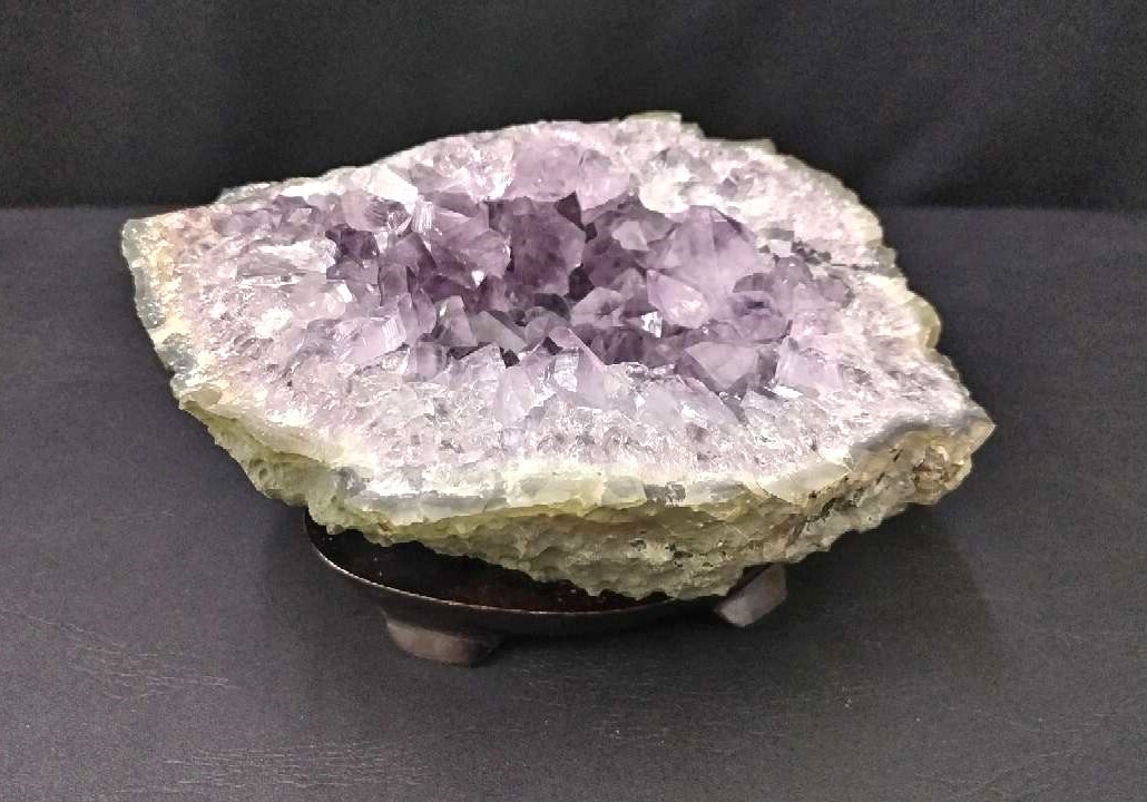 1円～【美品】天然 アメジスト ジオード クラスター 原石 ウルグアイ産 専用木製台座付き 紫水晶 パワーストーン 鑑賞石 置物 60