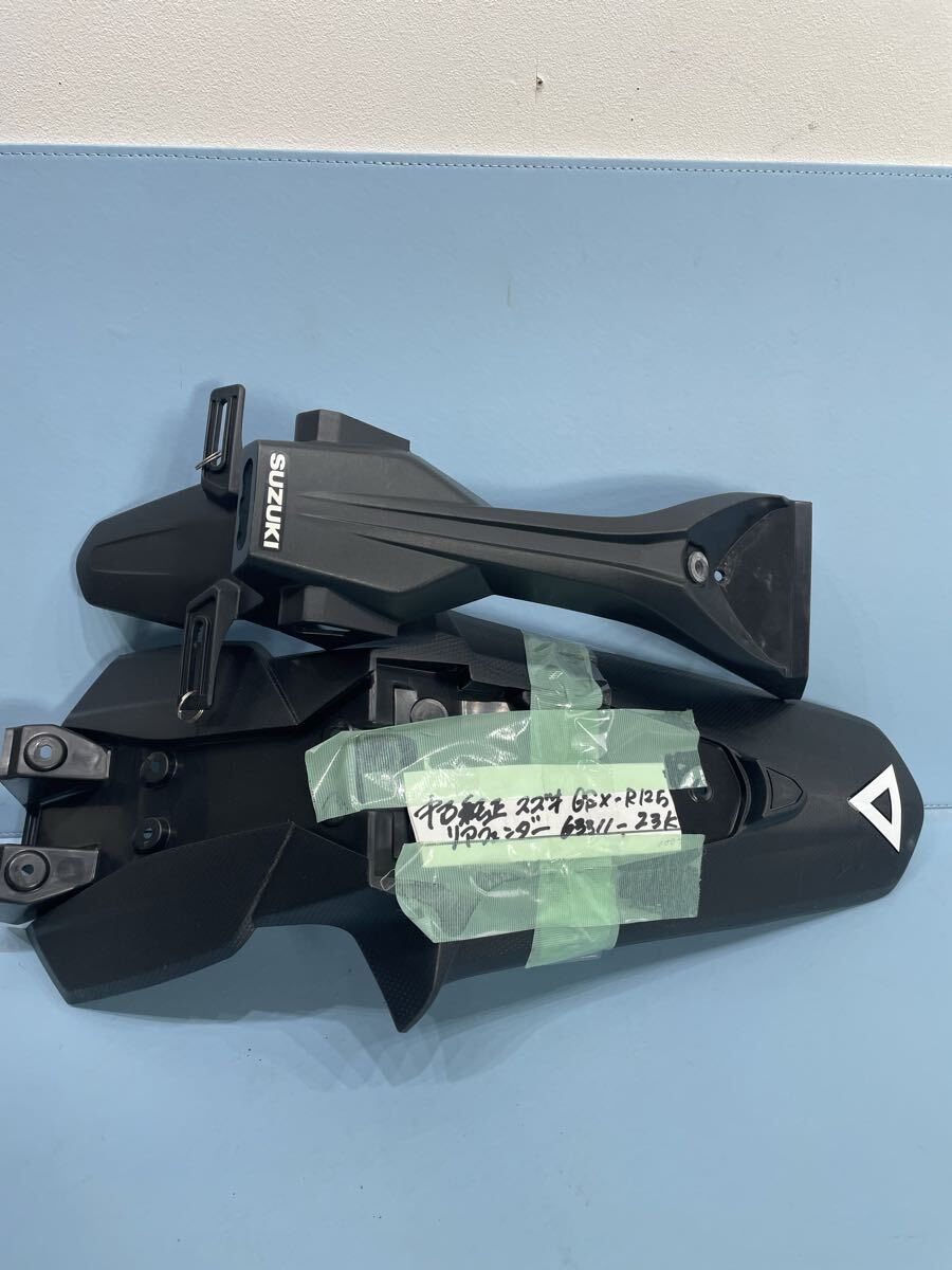 140 7.28 8.5 6の32 スズキ GSX-R125 GSX-S125 純正リアフェンダー 23K 割れなし