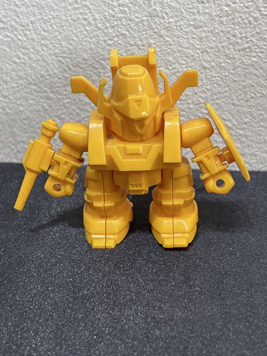 ミニ　8.17 21 お80 当時物玩具　部品取り　希少「時物 バンダイガン消し SDガンダム 黄色フィギュア」