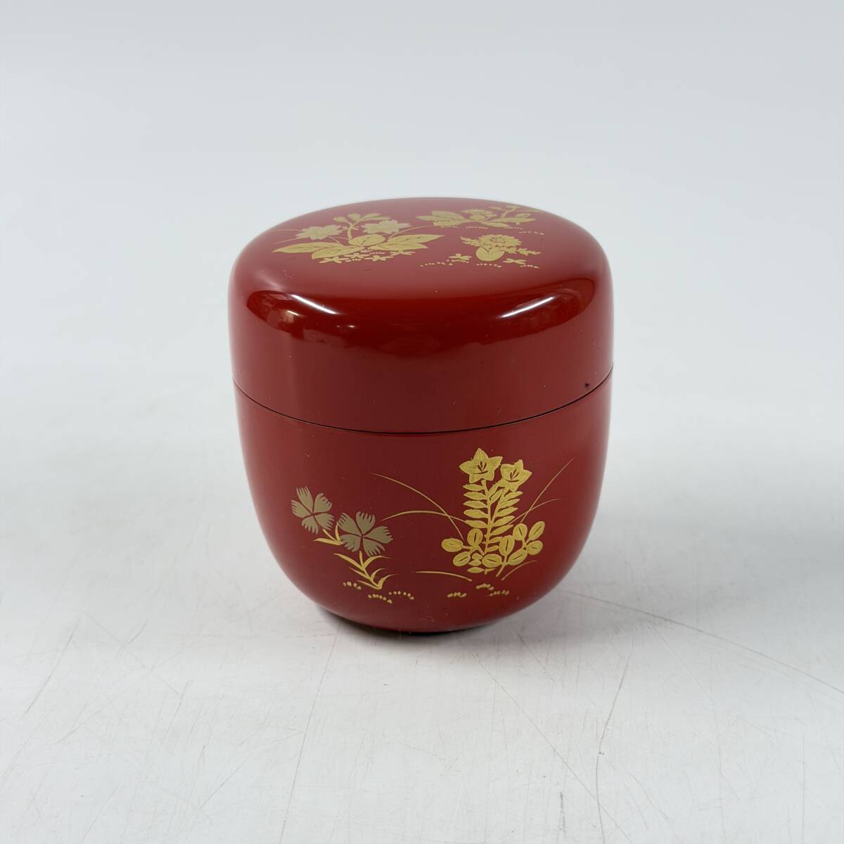 【20373Q】棗 金蒔絵 中棗 朱地内黒 桜菊草花文 茶器 茶道具 漆芸漆器 樹脂製 お稽古 部活動 サークル用に 経年保管品 現状品