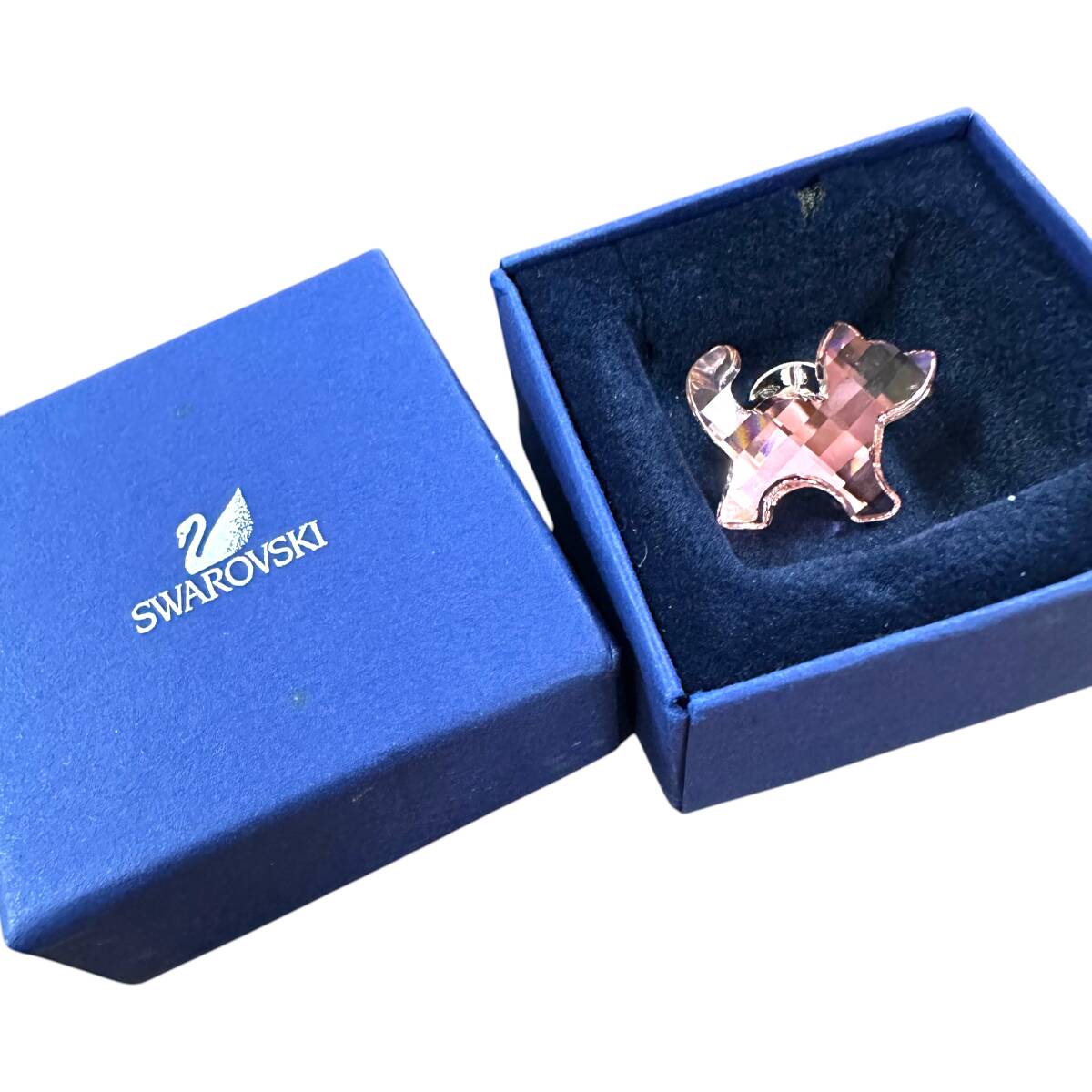 SWAROVSKI　スワロフスキー　ピンバッチ　猫　ピンク　ピンブローチ/タックピン　クリスタル　箱付き