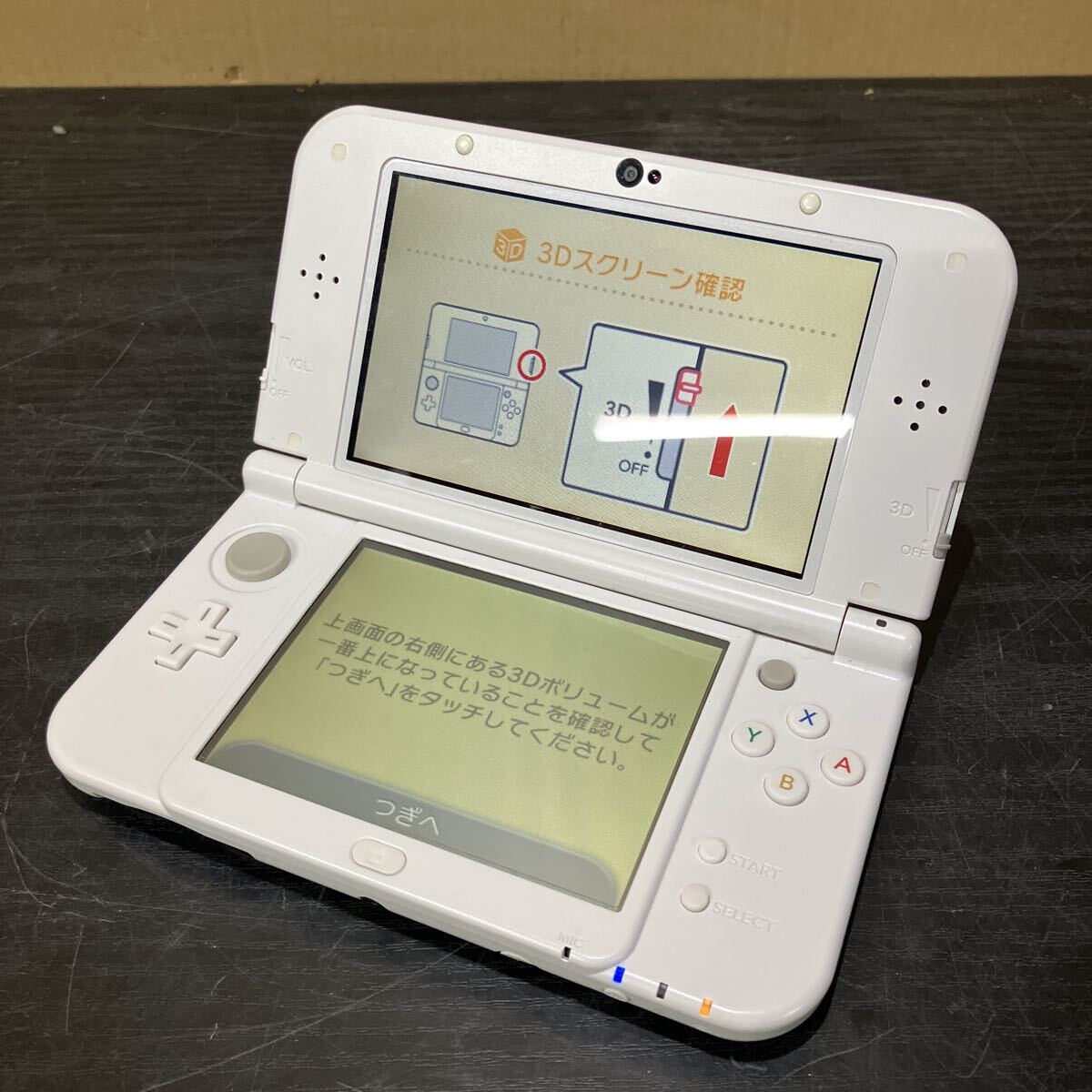 TKK456 【美品★】Nintendo New 3DS LL RED-001 パールホワイト 任天堂 カバー付き 初期化済み 動作品