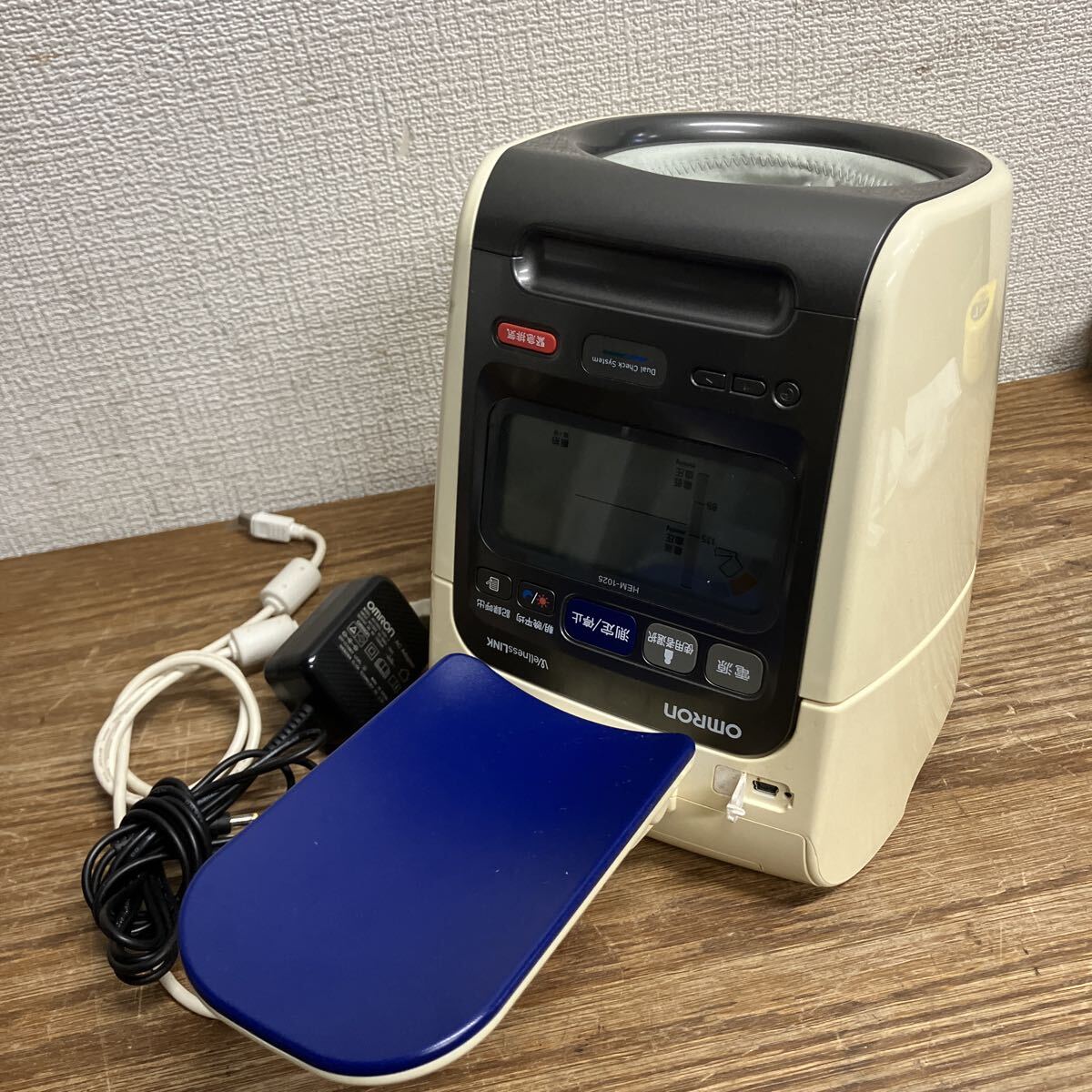 TKH45(2)OMRON オムロン デジタル自動血圧計スポットアーム 上腕式 HEM-1025 動作未確認 現状品