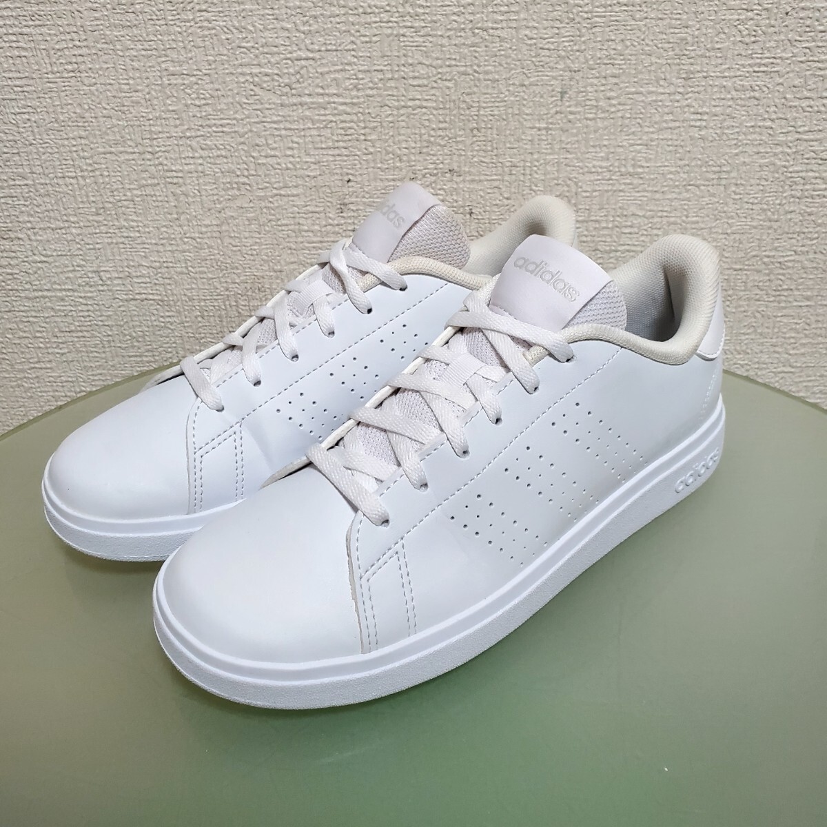 adidas アディダス スニーカー 23㎝ ホワイト 人気モデル 激カワ 美品