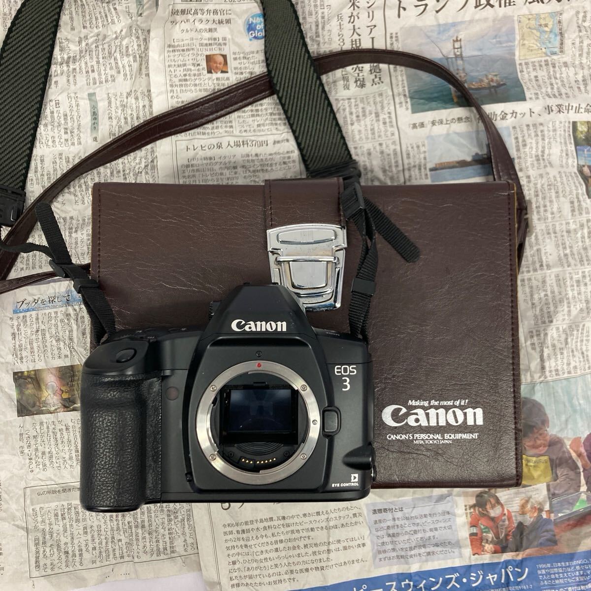 【A35】Canon EOS 3 一眼レフ フィルムカメラ ジャンク品 Canonカメラバッグ付き