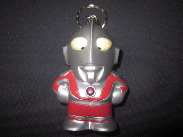 ■ウルトラマンシリーズ ウルトラマン 光る！鳴る！カラータイマーキーホルダー■