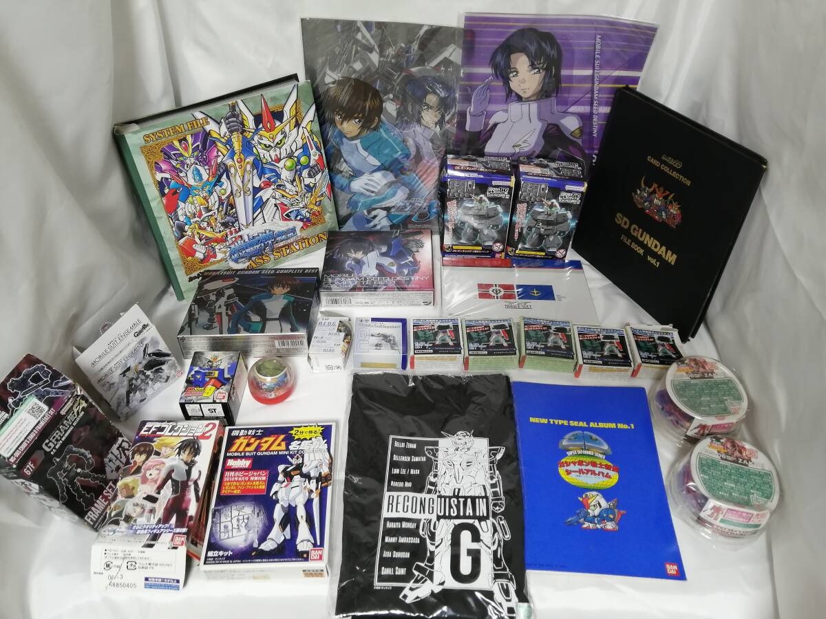 【送料込み】★機動戦士ガンダム・ガンダム・ガンダムSEED等　グッズ大量110点+カード類1700枚セット★まとめ売り・120サイズ