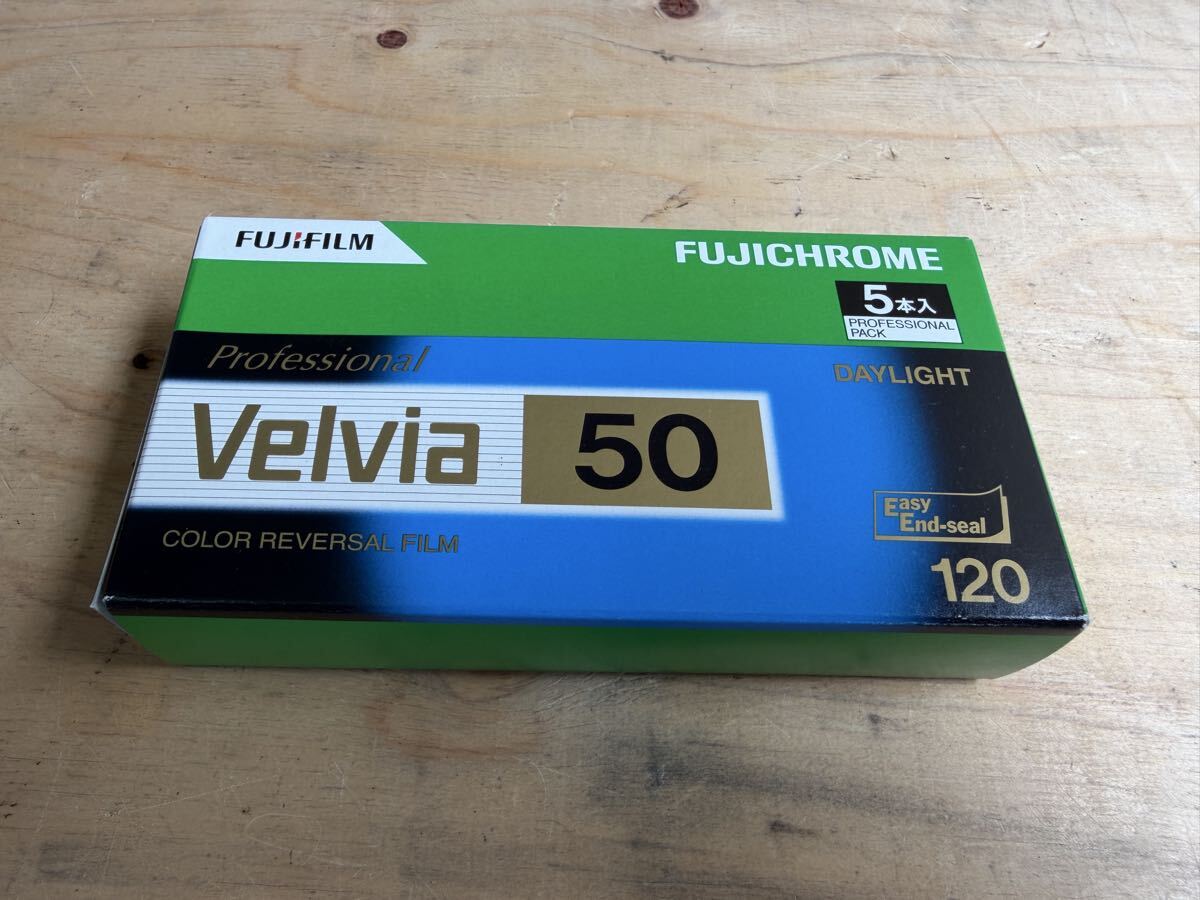 17【未開封】 FUJIFILM 富士フイルム FUJICHROME フジクローム Velvia50 120 5本入 期限切れ