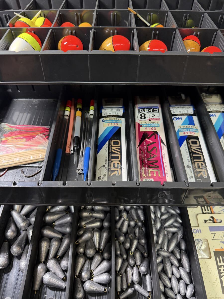 【中古】 釣り具 まとめ タックルボックス 釣具 浮き 錘 重り 釣り針 検/ ルアー ワーム アジング メバリング用 ジグヘッド ルアー各種