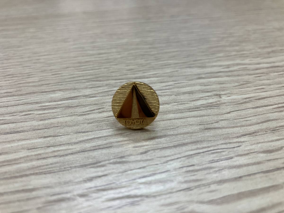 レア アイテム コレクション TOYOTA アクセサリー ピンバッチ トヨタ 表彰 社章 2001 1000台達成 記念 グッズ SILVER K24GF【823103】
