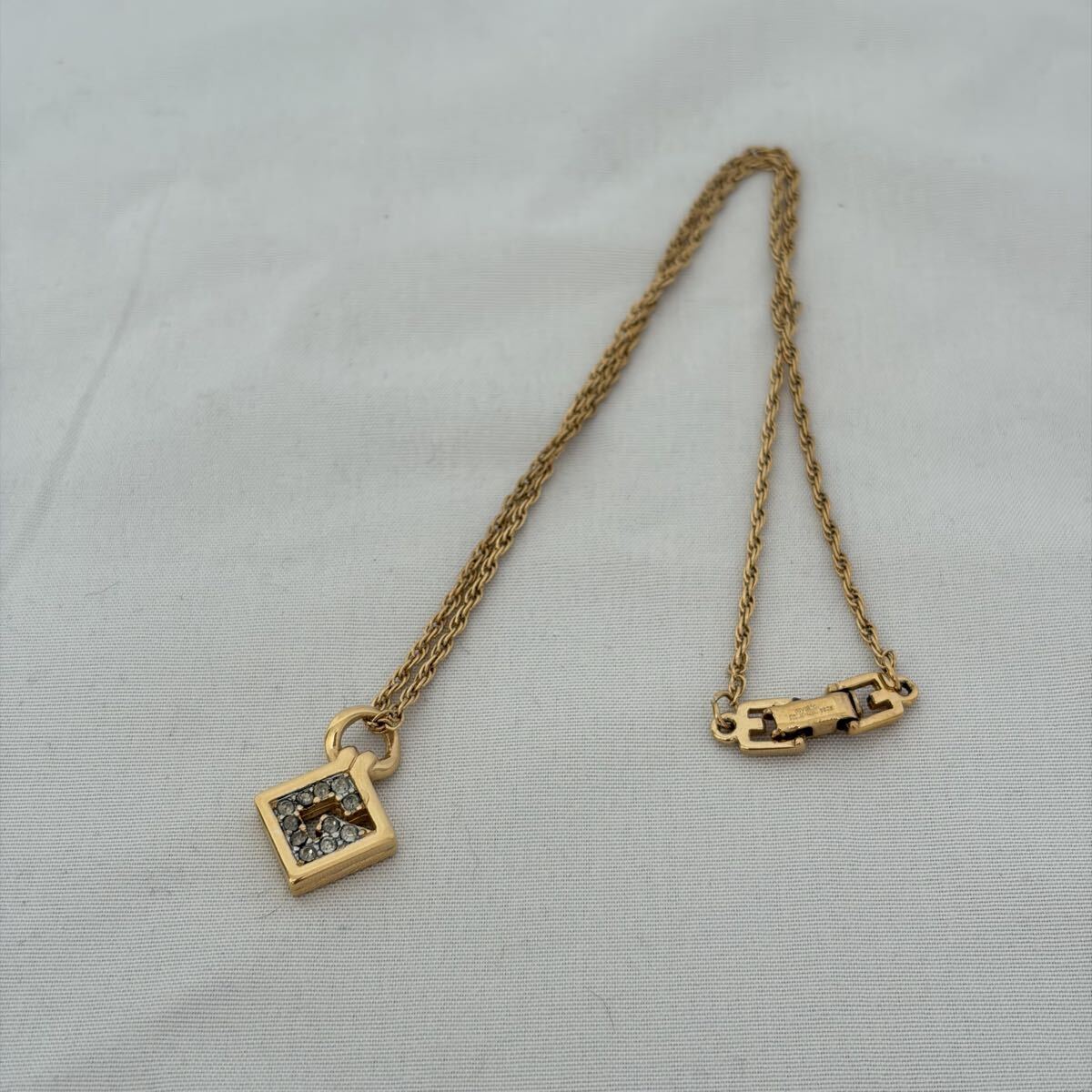 0001【0811 B-5591】GIVENCHY ジバンシー ゴールドカラー ストーン ネックレス レディース アクセサリー 