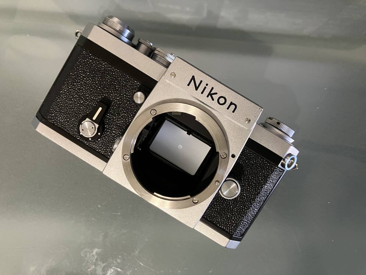 とてもきれいな Nikon NewF 732万台 ファインダーレス 最終型