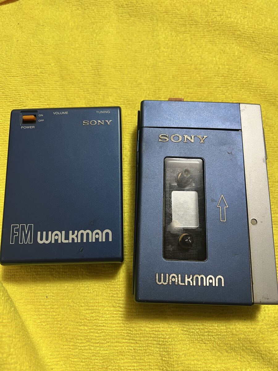 SONY 初代ウォークマン TPS-L2 と FMステレオレシーバー SRF-40 のセットです。