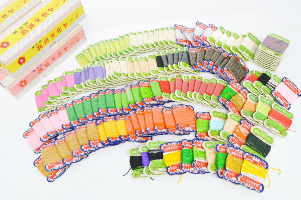 (1463S 0813K8) 1円～ 未使用 花王印 高級文化ヤーン 140点以上 4箱セット 大量 刺繍 文化刺繍 ヤーン 糸 手芸用品 ハンドメイド まとめて