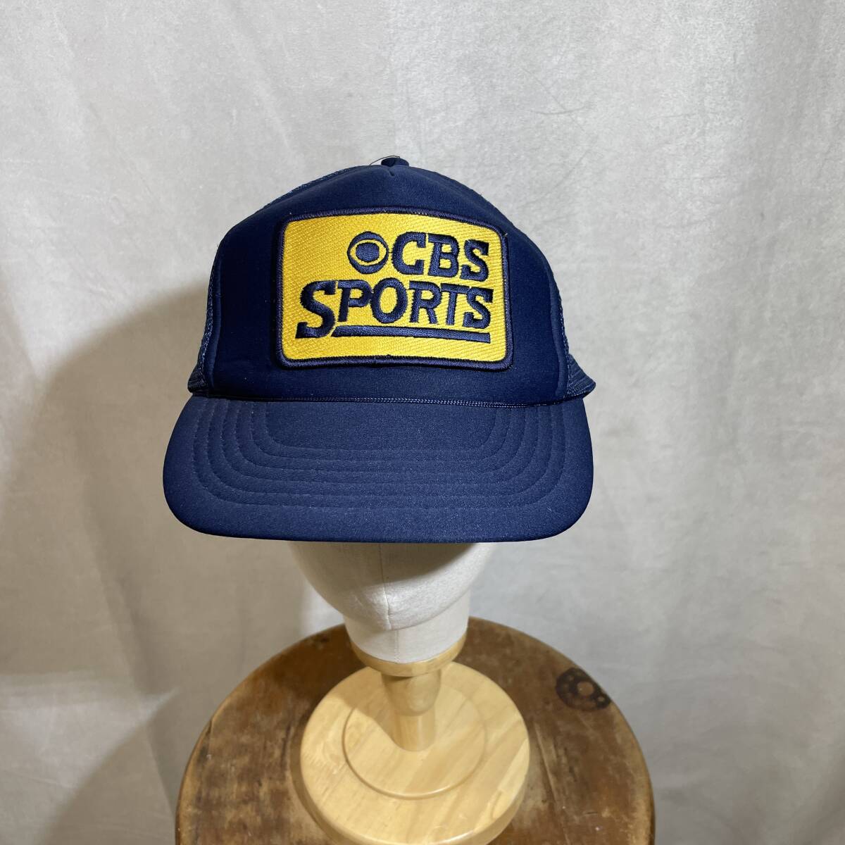 CAP930 90sビンテージ Universal メッシュキャップ ワッペン■1990年代製 ネイビー 紺 hat ハット 帽子 古着 古着卸 激安 ストリート 小物