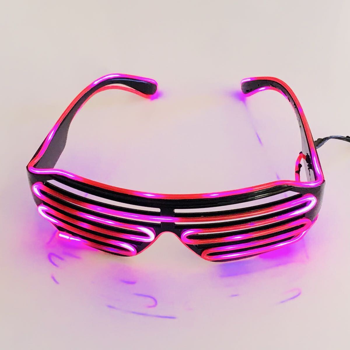 光る LEDサングラス ピンク パーティーグッズ コスプレ 仮装 イベント