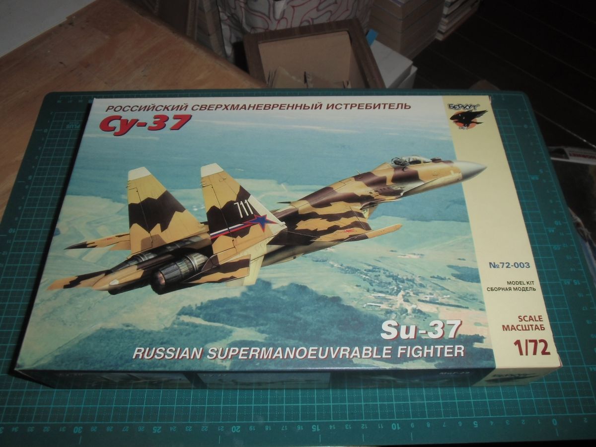 1/72　スホーイ Su-37 フランカー 超機動実験戦闘機　ベルクト Berkut 72-003