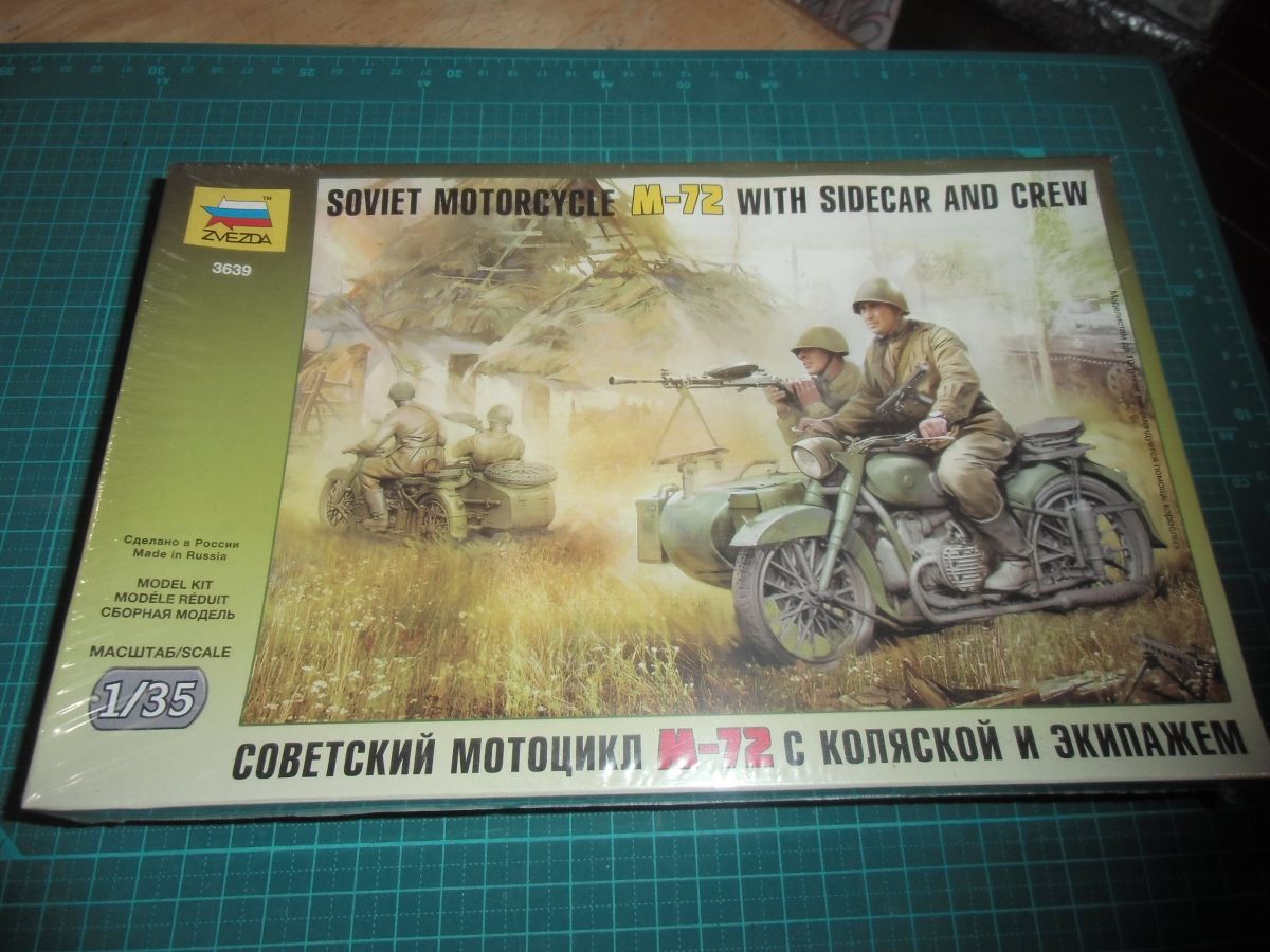 1/35　ソビエト軍 M-72 サイドカー付オートバイ＆乗員 WWII 赤軍 DP-27　ズベズダ ZVEZDA 3639　
