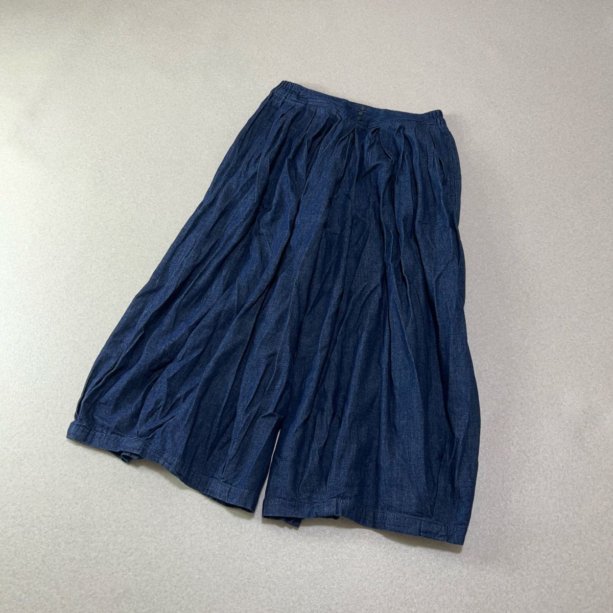 スクロール　ウエストゴム　ワイドパンツ デニムライク