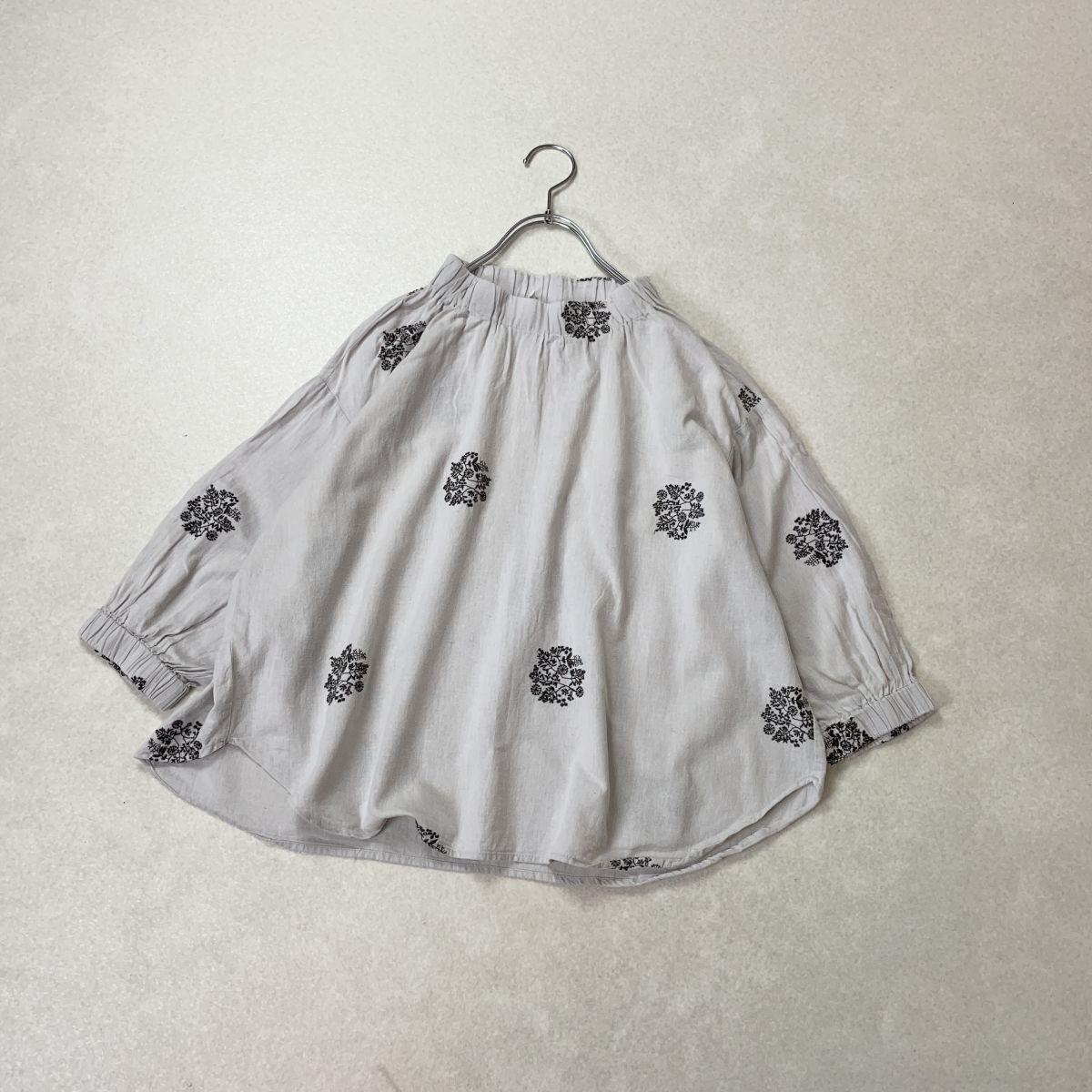 ☆ rps リネンブレンド　花柄刺繍　ブラウス　横幅ゆったり　体型カバー
