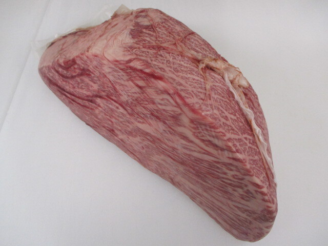 ブランド牛 チルド 黒毛和牛 長崎和牛 内もも 大モモ 4200g 最高級A5国産 ブロックローストビーフタタキステーキ焼肉 赤身 すき焼 レア人気
