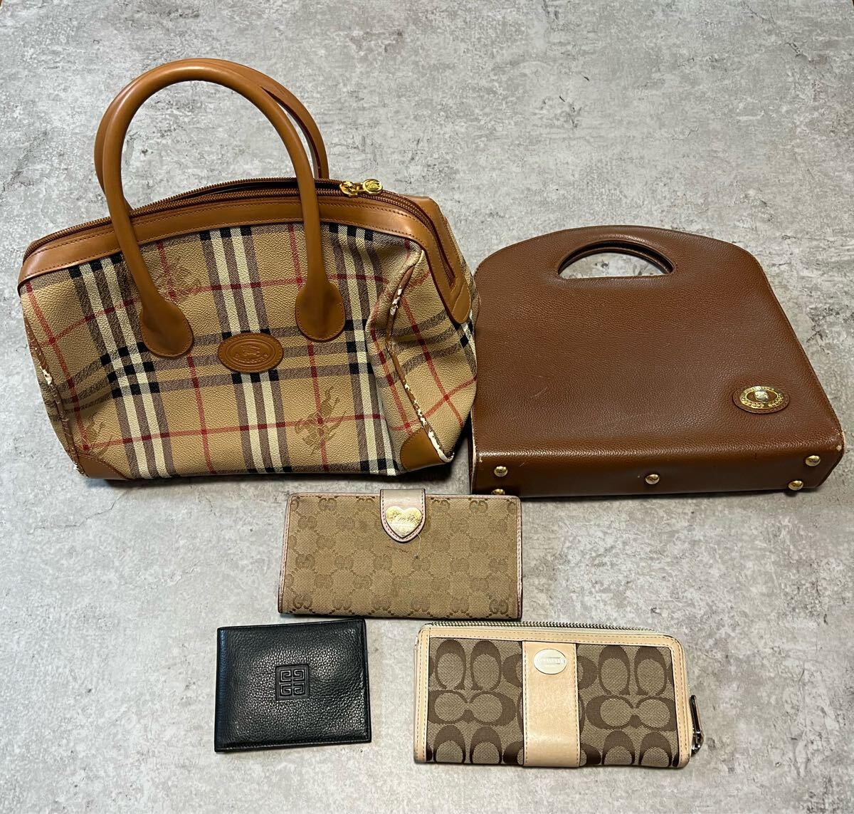 バッグ 財布 まとめ バーバリー コーチ ジバンシー など BURBERRY COACH GUCCI 
