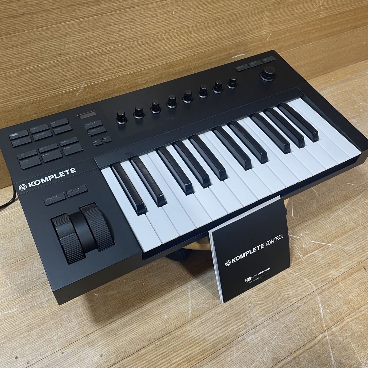 12w79★1000円～★ KOMPLETE KONTROL A25 Native Instruments キーボード パソコン DTM機器 MIDI 楽器 器材 DAW コントローラー