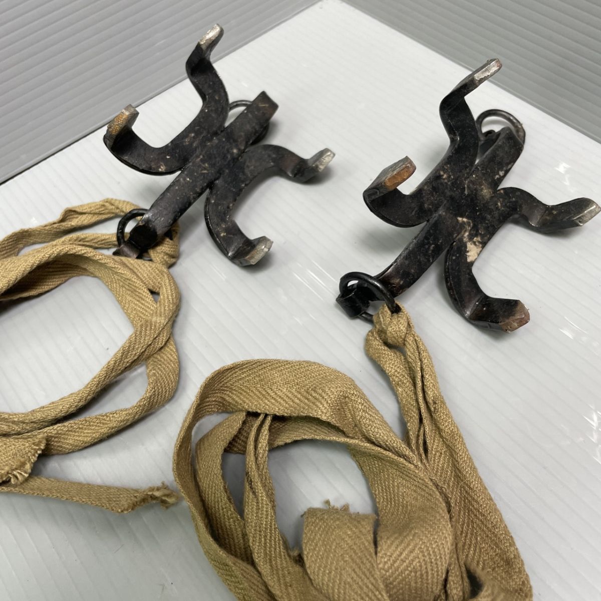 6r10★1000円～★四本爪 アイゼン 登山用 雪山 昭和レトロ アウトドア キャンプ 鉄製 金属 整理品 スポーツ レジャー用品 靴 登頂 かんじき
