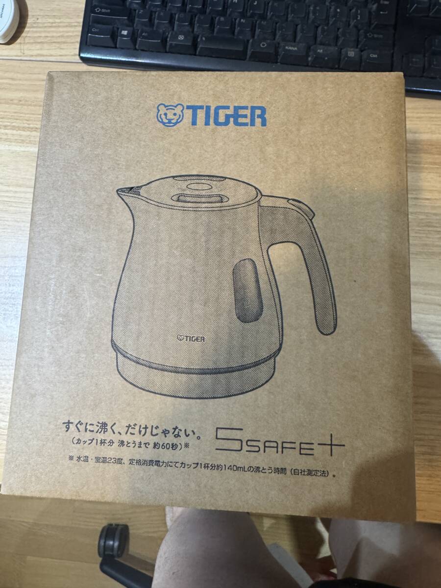 [新品]タイガー魔法瓶(TIGER) 電気ケトル 0.8L 驚速 軽量 湯沸かし 蒸気セーブ 転倒お湯漏れ防止 マットホワイト PCM-N080 WM