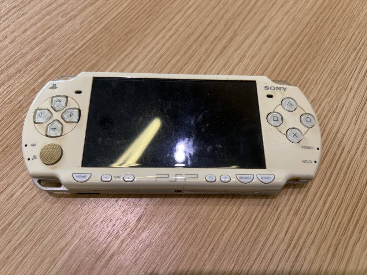 ＃174 SONY ソニー PlayStation Portable PSP 2000 本体のみ UMDディスク付　動作未確認