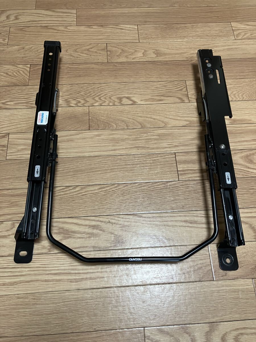 RECARO/レカロ 純正シートレール スイフト スイスポ 運転席側 右側 フルバケ 横留め ZC・ZD72R(2088.543.2)
